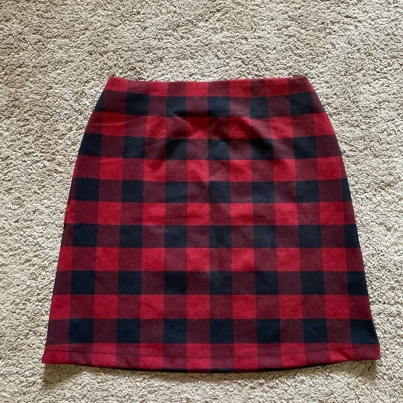 Maurices women’s extra small red / black plaid skirt - Picture 5 of 6
